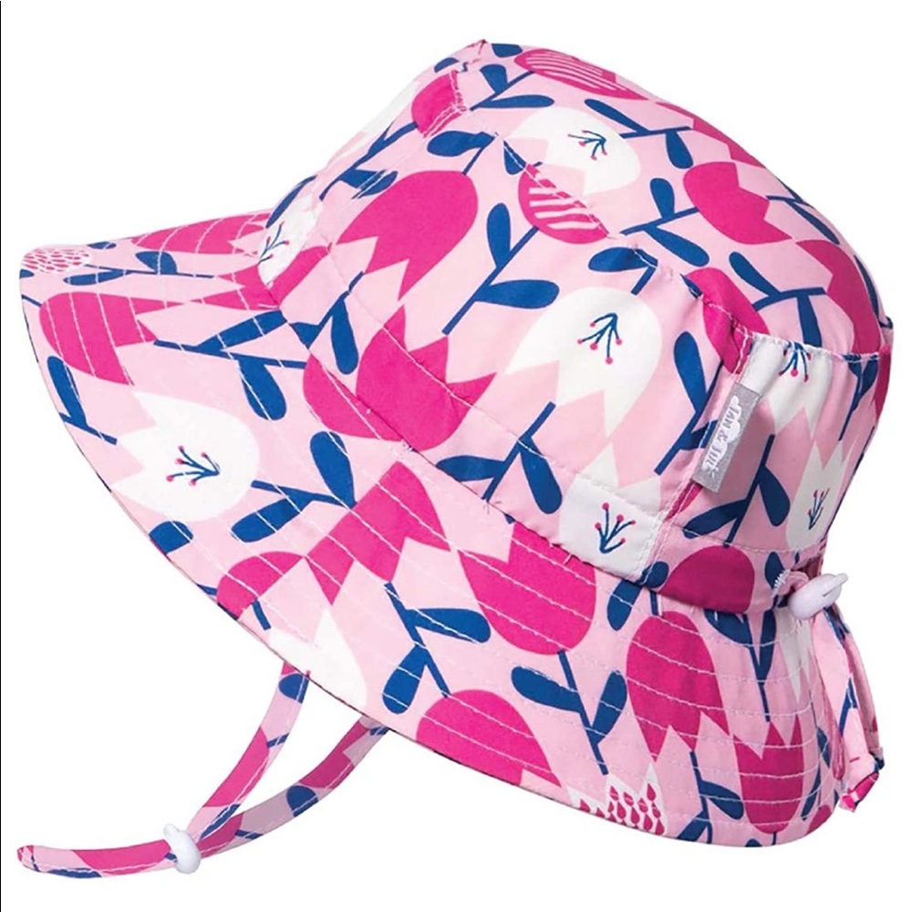 Adjustable bucket hat
